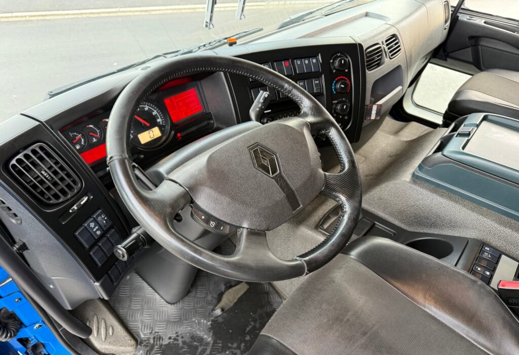 2017 Renault D Wide 18.320 4x2 Plane/HB