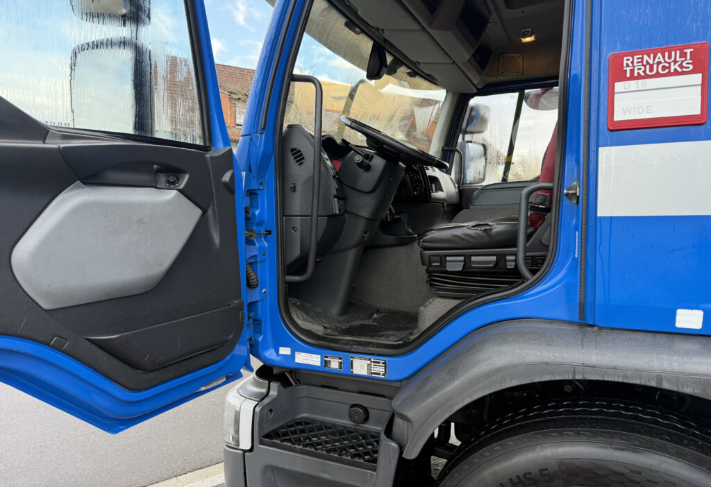 2017 Renault D Wide 18.320 4x2 Plane/HB