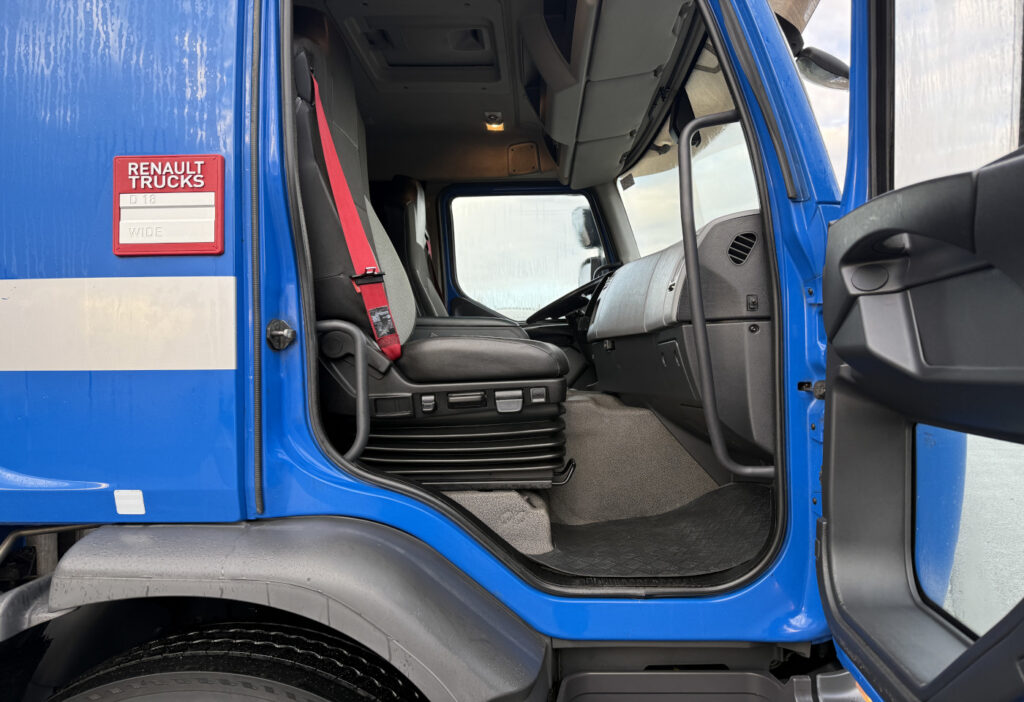 2017 Renault D Wide 18.320 4x2 Plane/HB