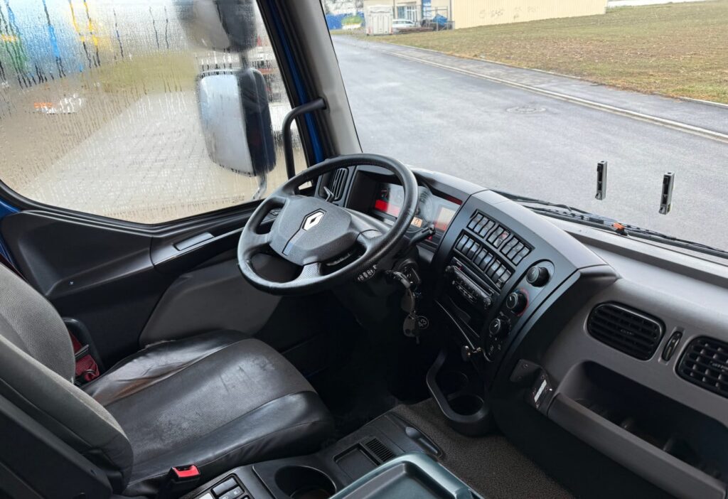 2017 Renault D Wide 18.320 4x2 Plane/HB