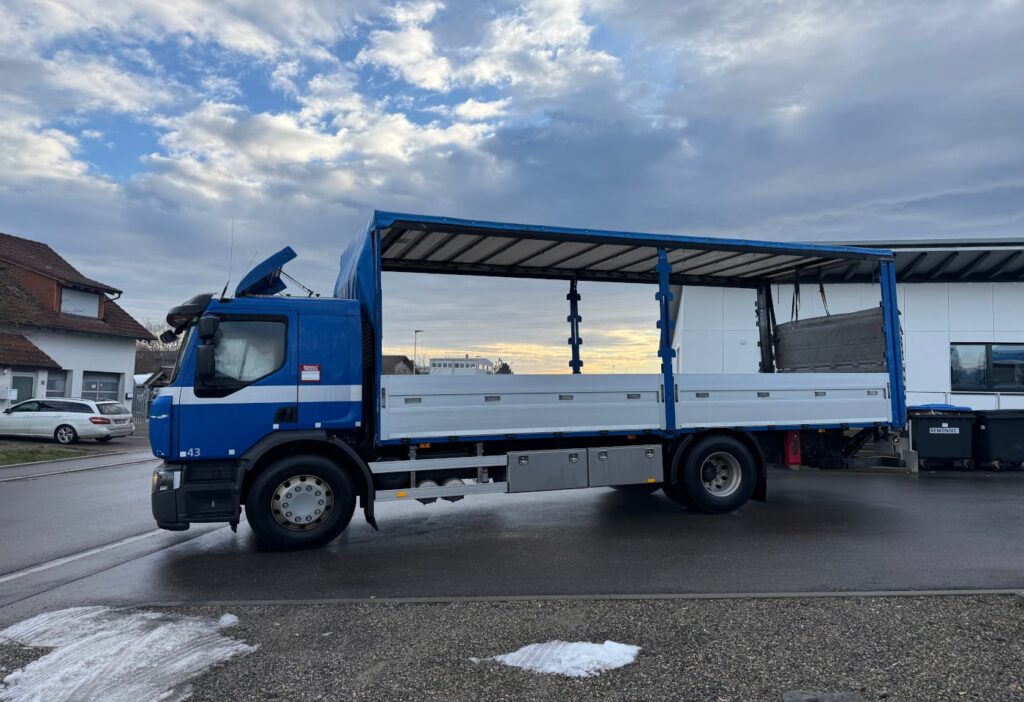 2017 Renault D Wide 18.320 4x2 Plane/HB