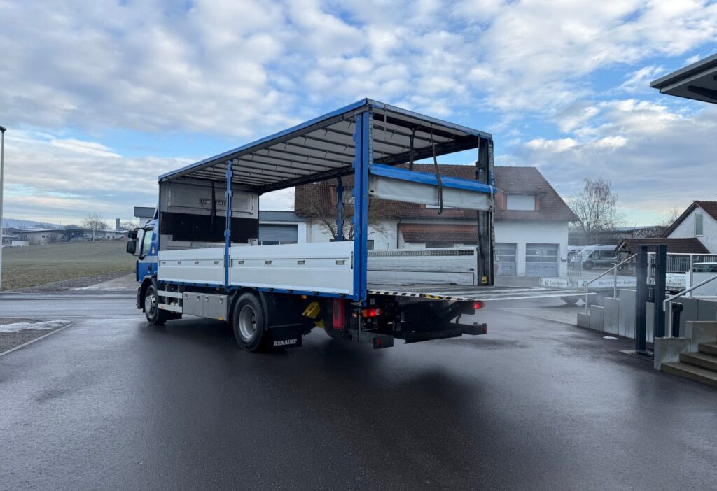 2017 Renault D Wide 18.320 4x2 Plane/HB