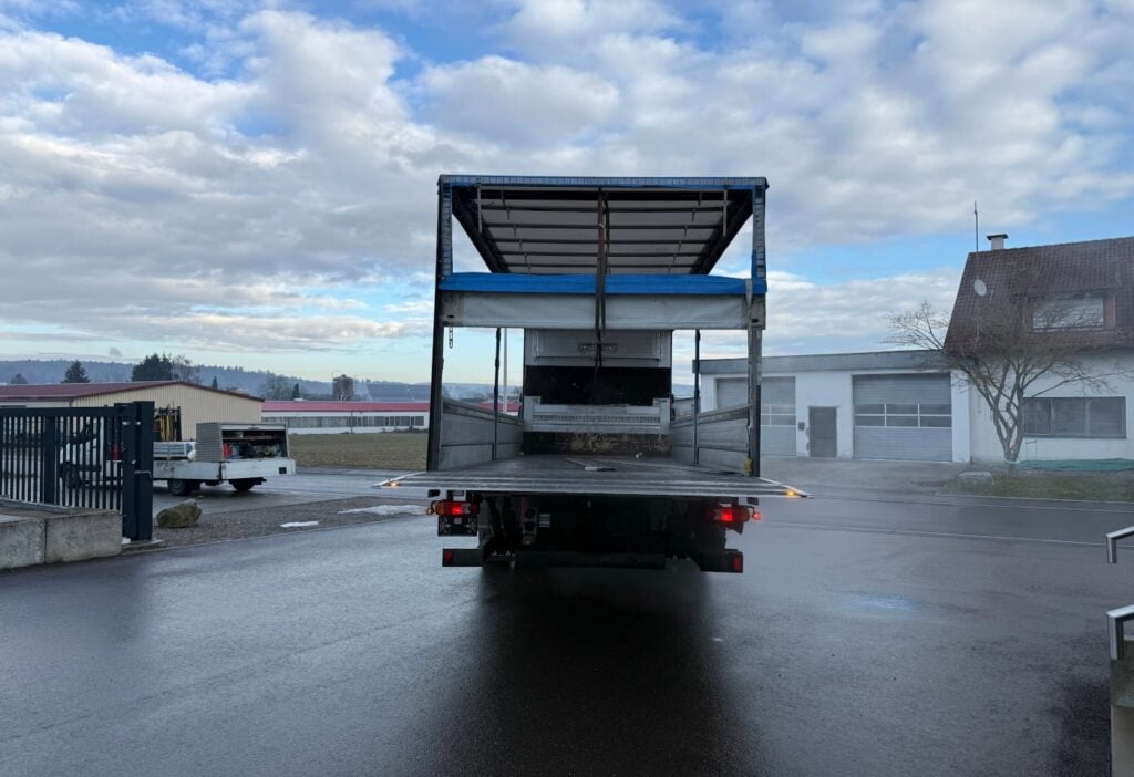 2017 Renault D Wide 18.320 4x2 Plane/HB