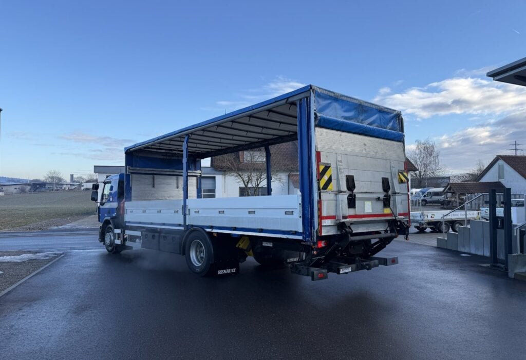 2017 Renault D Wide 18.380 4x2 F130A.22