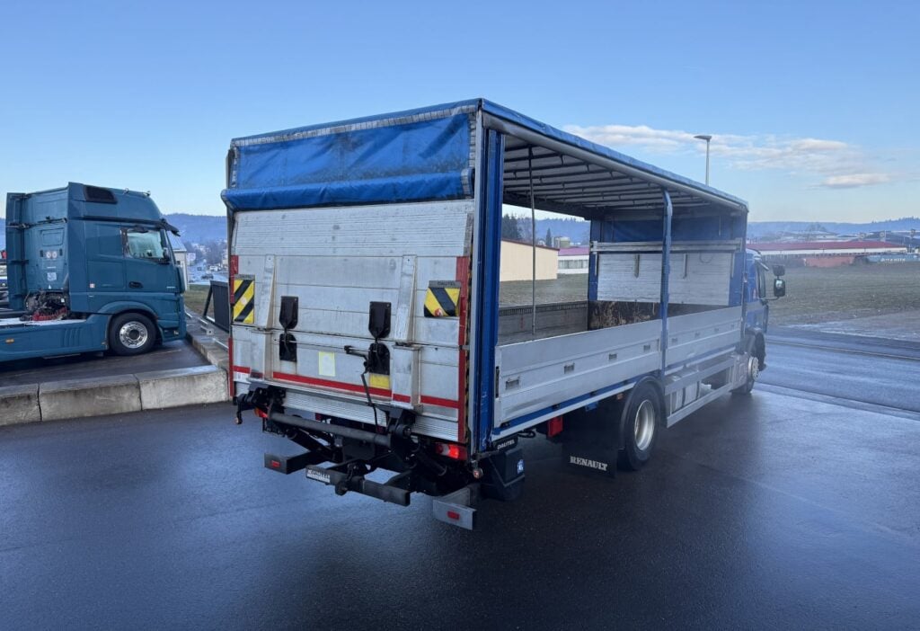 2017 Renault D Wide 18.380 4x2 F130A.22