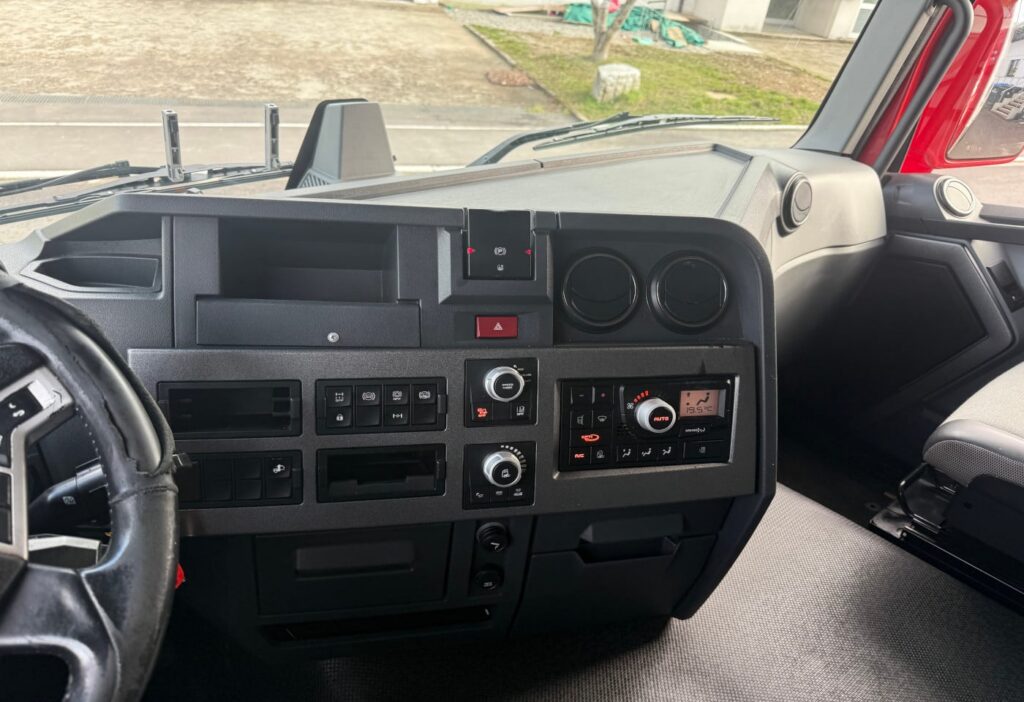 2016 Renault T460.18 4x2R E6 Plane/HB