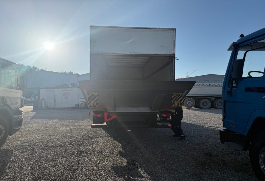 2013 Volvo FLL-290 4x2R