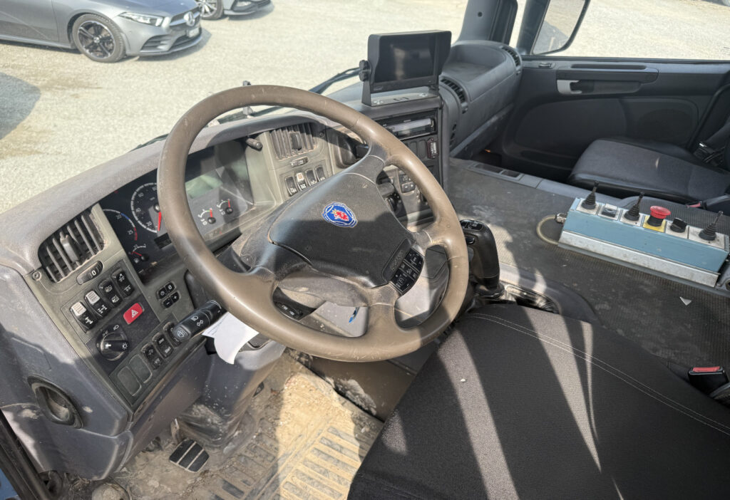 2007 Scania P420 LB 6x4 UT