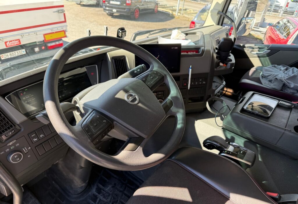 2023 Volvo FM-500 6x2R Brücke / Pritsche
