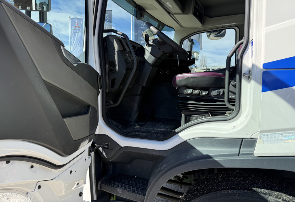 2023 Volvo FM-500 6x2R Brücke / Pritsche