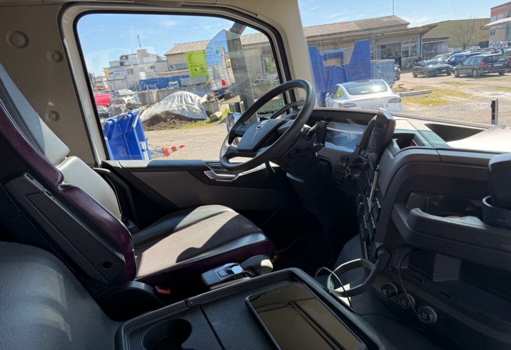 2023 Volvo FM-500 6x2R Brücke / Pritsche