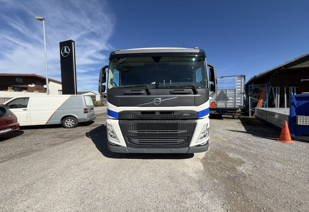 2023 Volvo FM-500 6x2R Brücke / Pritsche