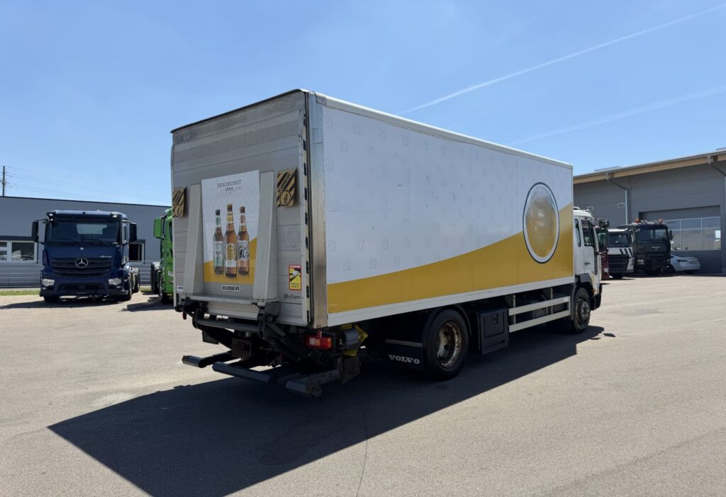 2004 Volvo FL6H-250 4x2 Koffer/HB