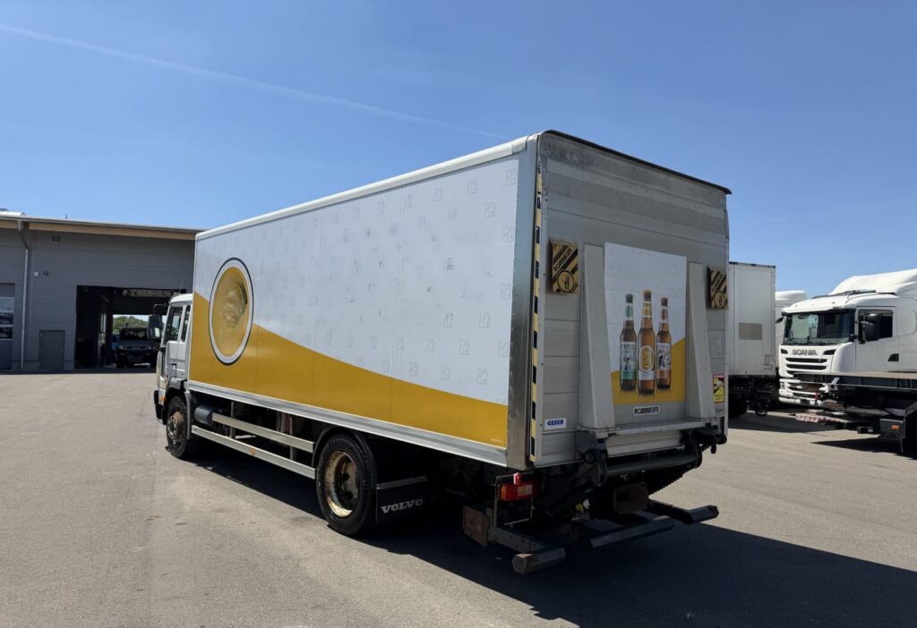 2004 Volvo FL6H-250 4x2 Koffer/HB