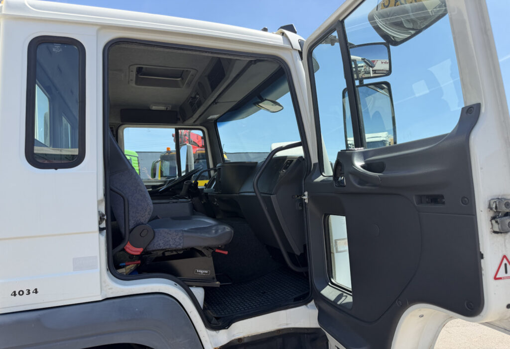 2004 Volvo FL6H-250 4x2 Koffer/HB
