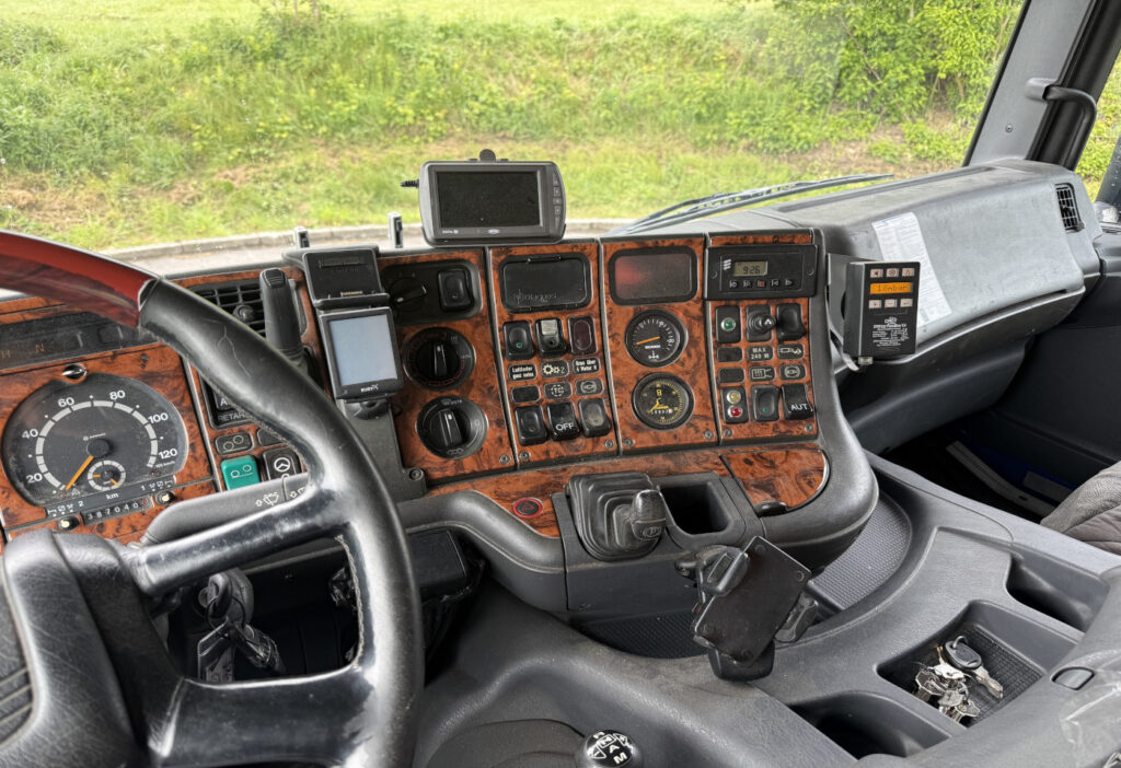 2001 Scania P124GB 6x2*4 PK 27000D