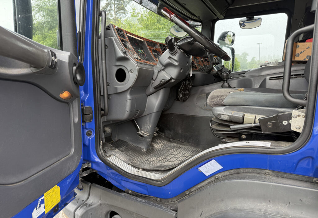 2001 Scania P124GB 6x2*4 PK 27000D