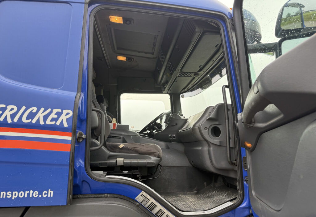 2001 Scania P124GB 6x2*4 PK 27000D