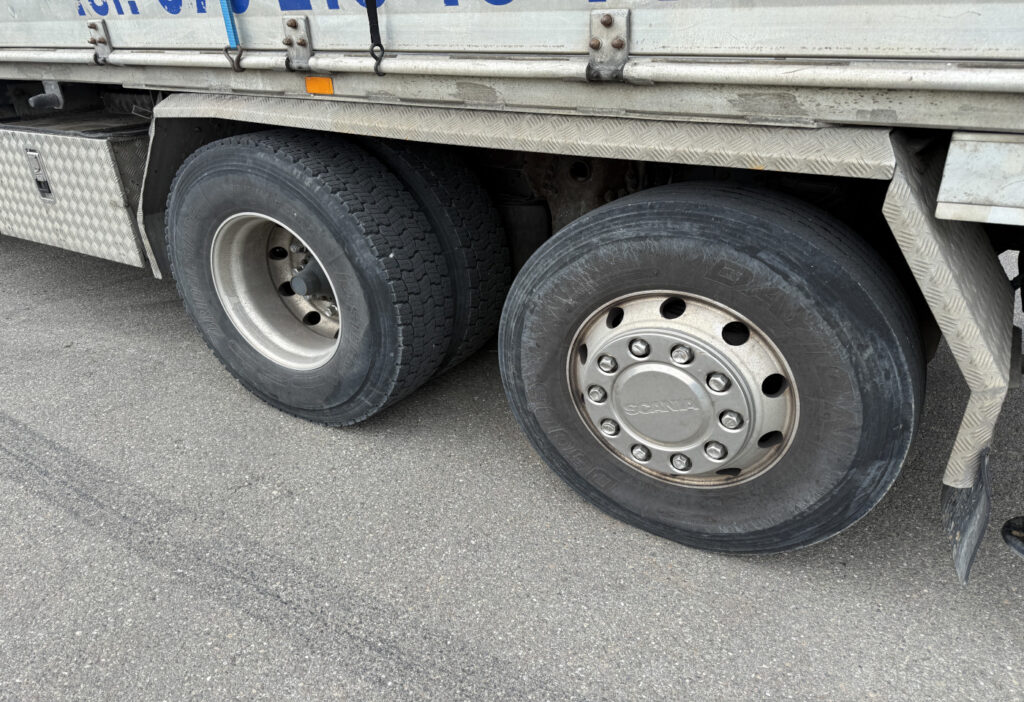 2001 Scania P124GB 6x2*4 PK 27000D