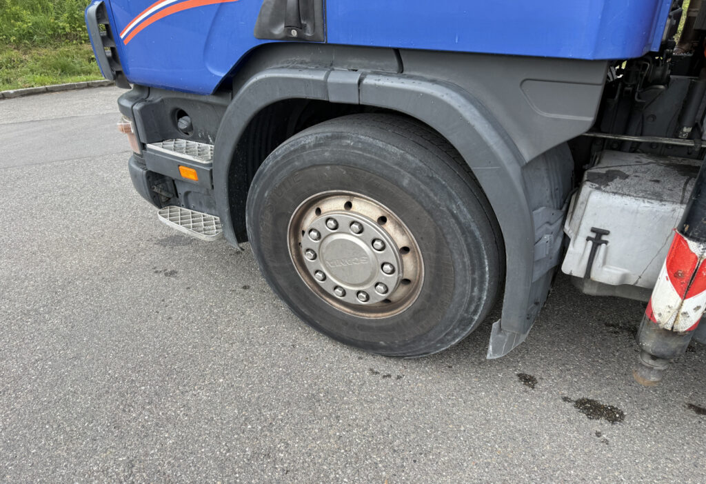 2001 Scania P124GB 6x2*4 PK 27000D