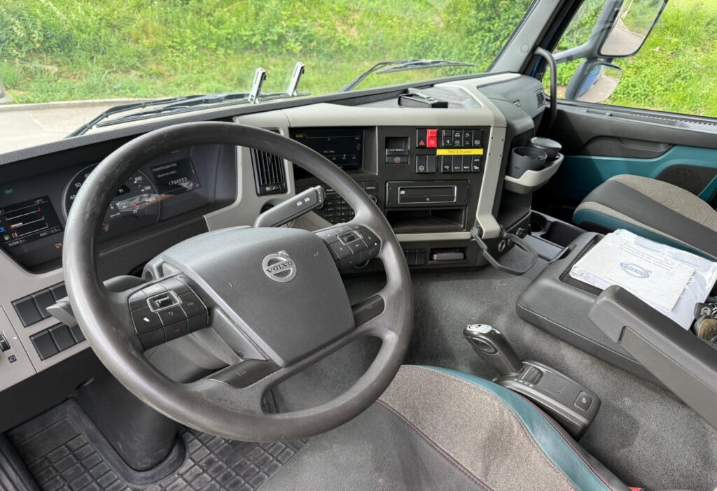 2015 Volvo FM-420 8x2R 2-Kammer