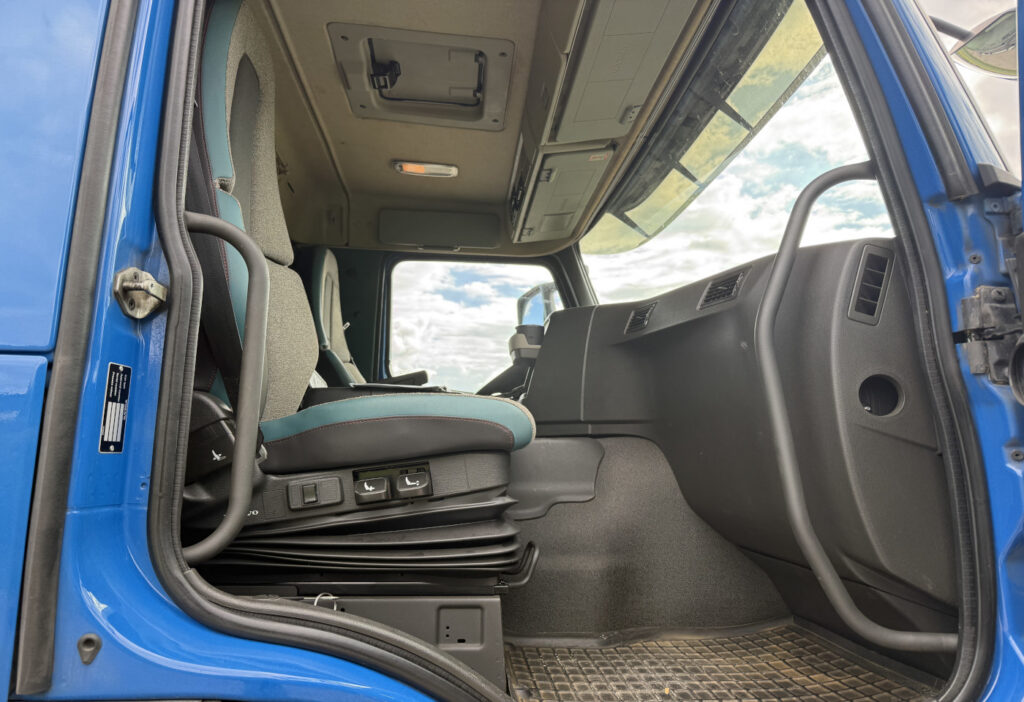 2015 Volvo FM-420 8x2R 2-Kammer
