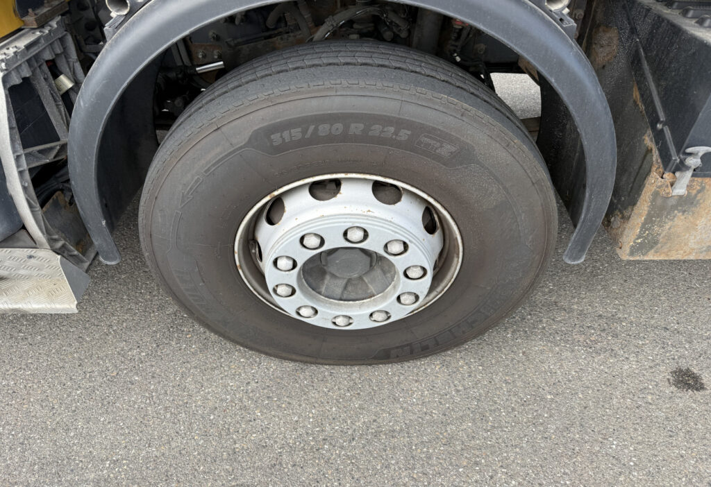2015 Volvo FM-420 8x2R 2-Kammer