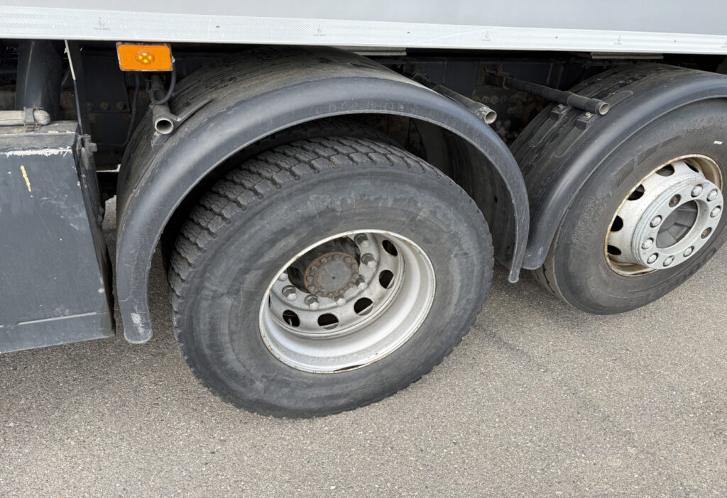 2015 Volvo FM-420 8x2R 2-Kammer
