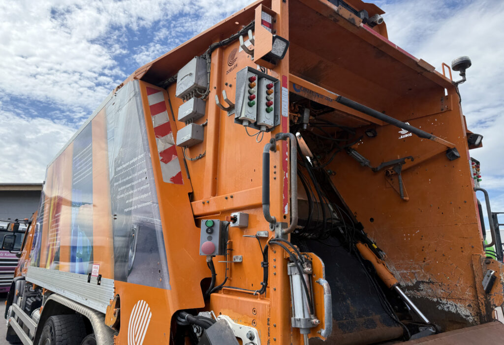 2013 Volvo FE Hybrid 6x2R Stummer