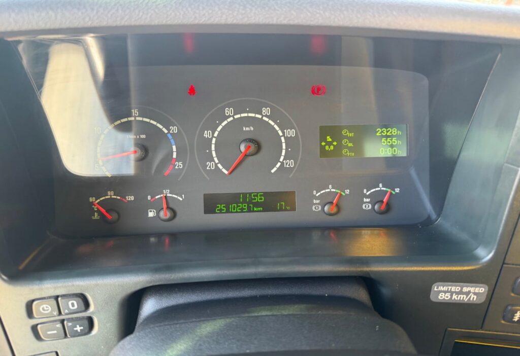 2005 Scania P230 LB 4x2 Plane/HB