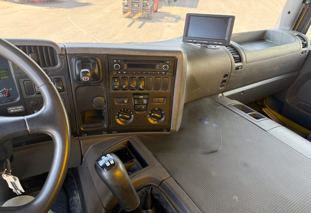 2005 Scania P230 LB 4x2 Plane/HB