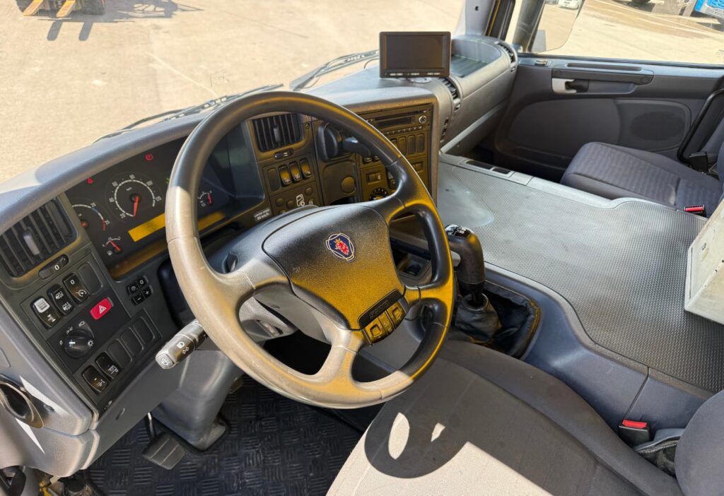 2005 Scania P230 LB 4x2 Plane/HB
