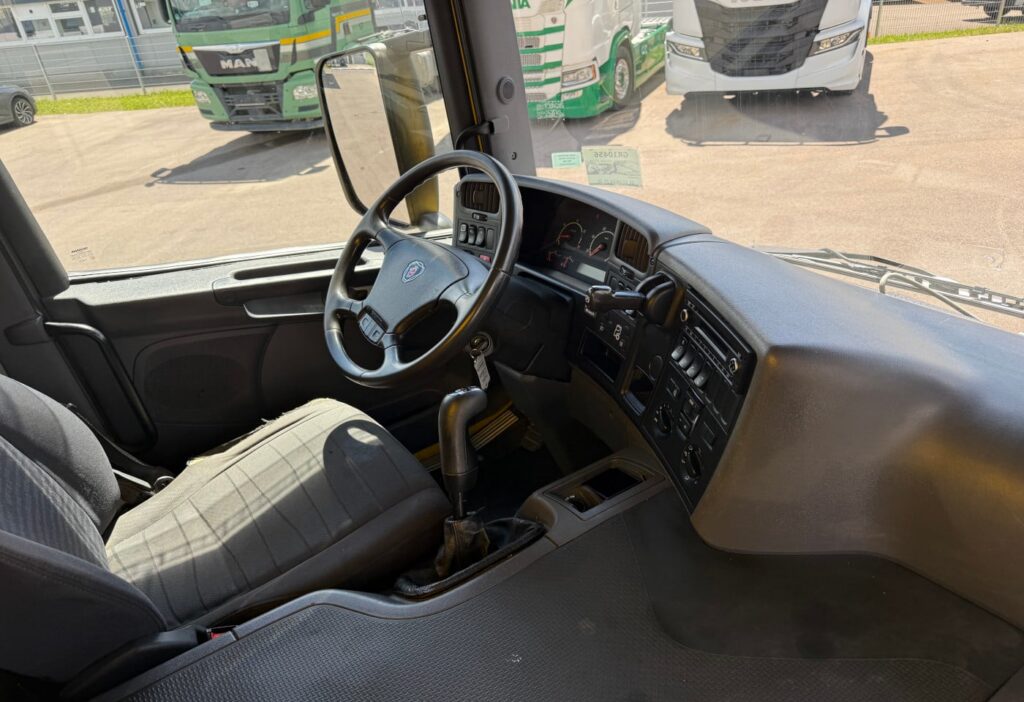 2005 Scania P230 LB 4x2 Plane/HB