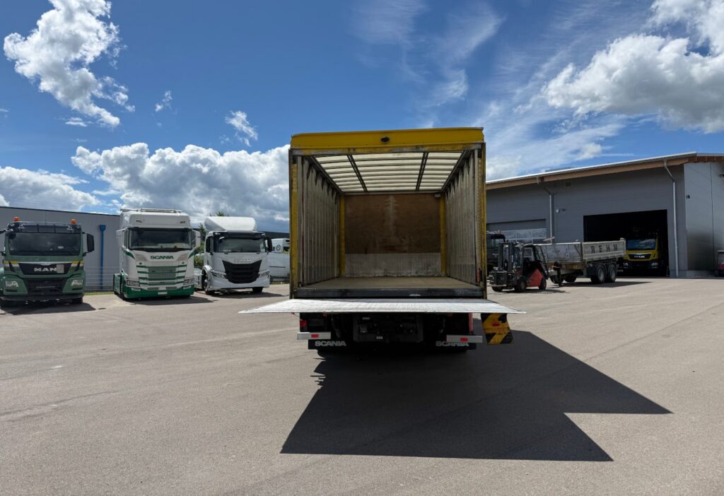 2005 Scania P230 LB 4x2 Plane/HB
