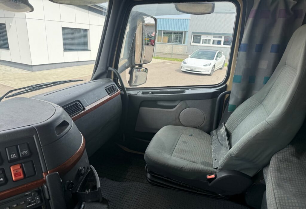 2005 Volvo FH12-460 6x2 Brücke