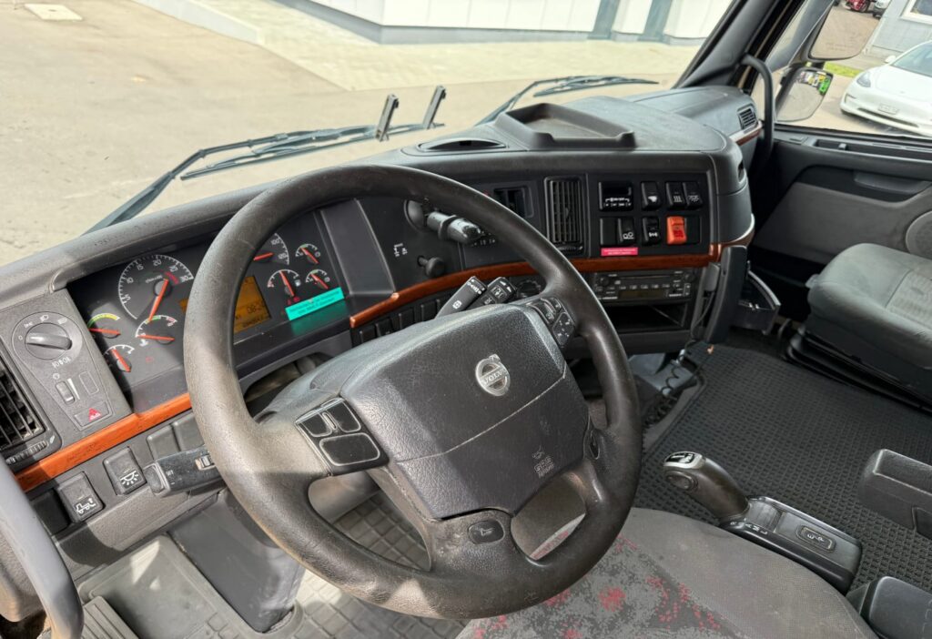 2005 Volvo FH12-460 6x2 Brücke