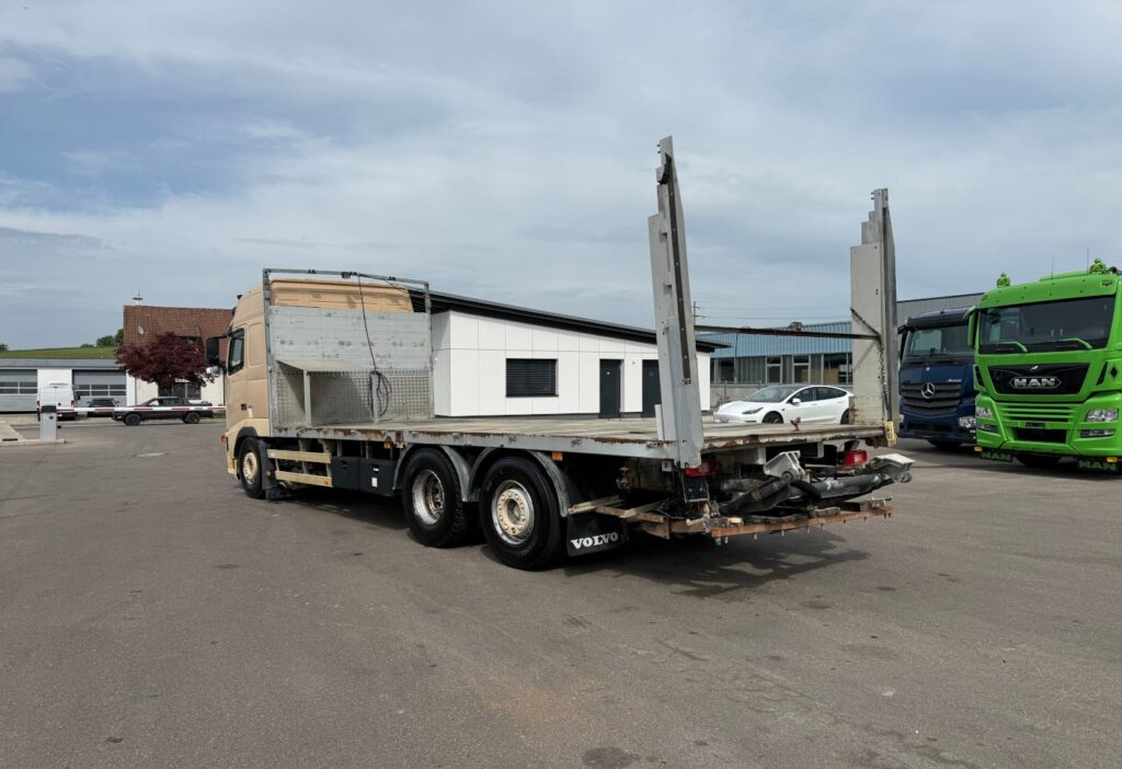 2005 Volvo FH12-460 6x2 Brücke