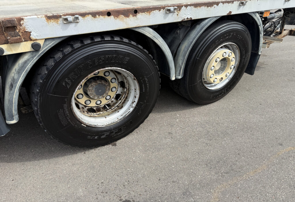 2005 Volvo FH12-460 6x2 Brücke