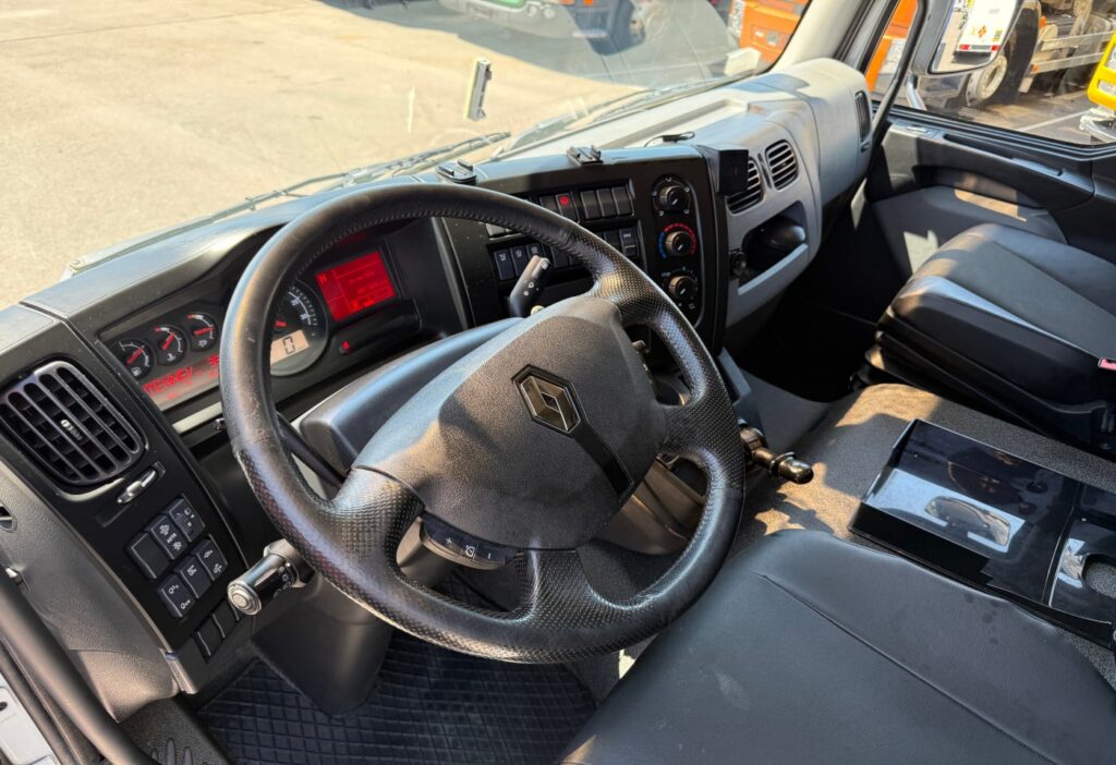 2019 Renault D10.240 4x2