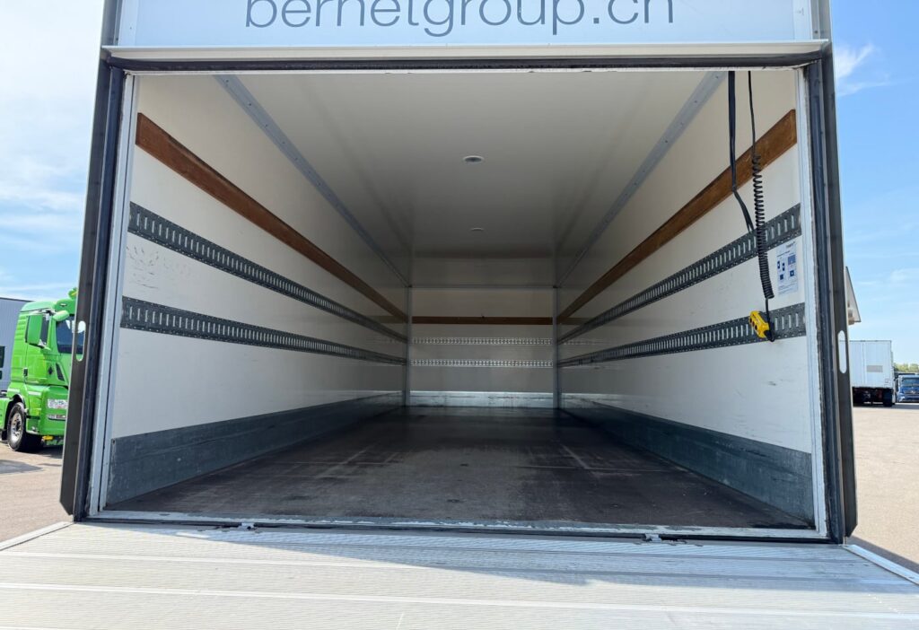 2019 Mercedes-Benz Atego 1324 4x2 Koffer/HB