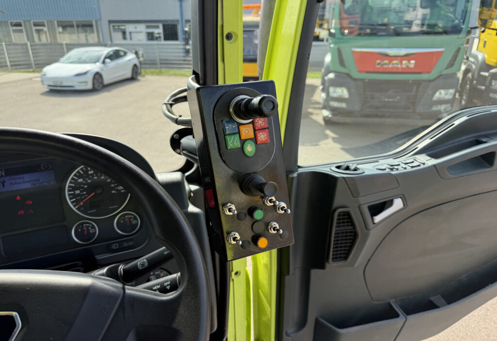 2013 MAN L2007 46.010 4x2 Kehrmaschine