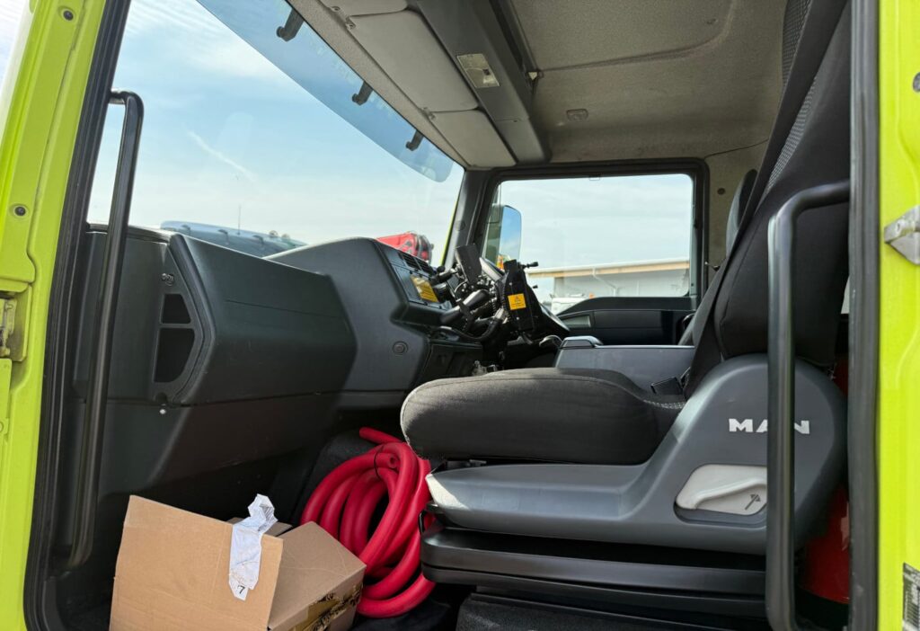 2013 MAN L2007 46.010 4×2 Kehrmaschine