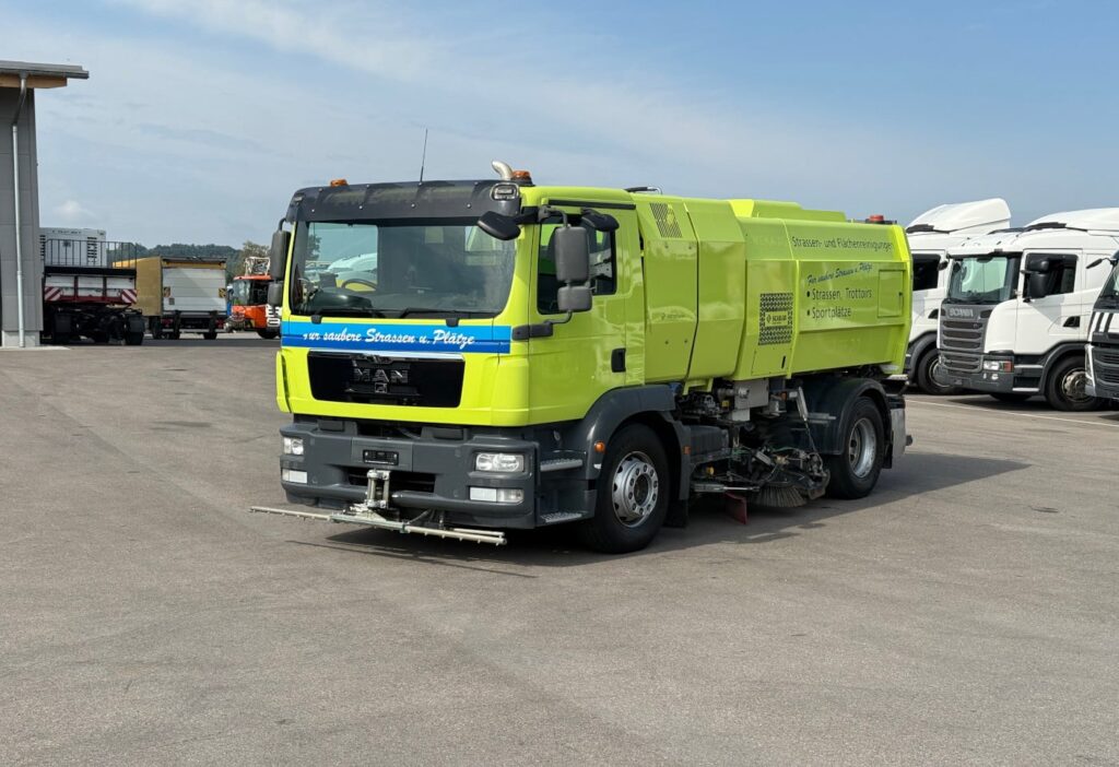 2013 MAN L2007 46.010 4×2 Kehrmaschine
