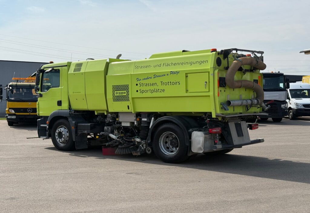 2013 MAN L2007 46.010 4×2 Kehrmaschine