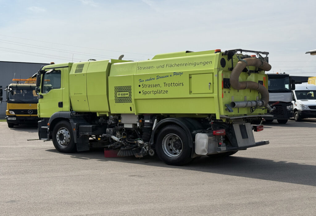 2013 MAN L2007 46.010 4x2 Kehrmaschine