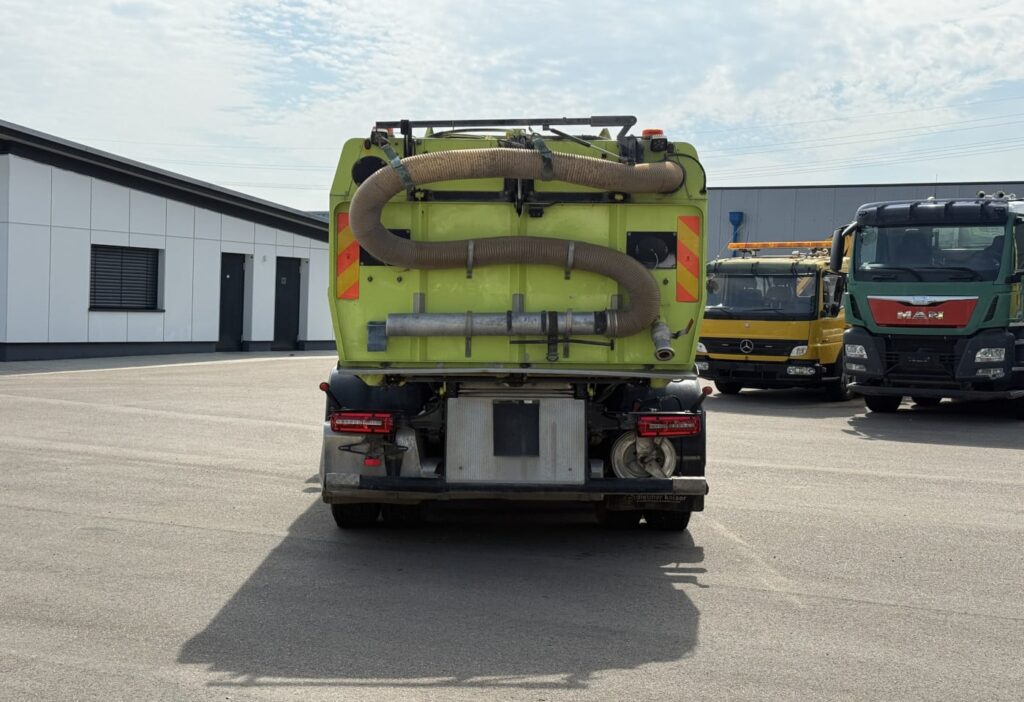 2013 MAN L2007 46.010 4×2 Kehrmaschine