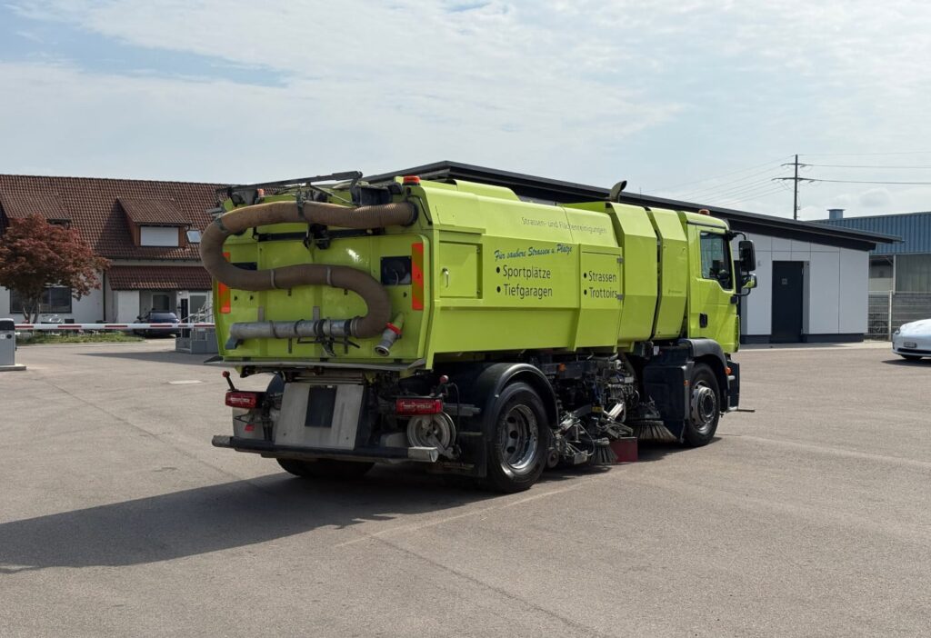 2013 MAN L2007 46.010 4×2 Kehrmaschine