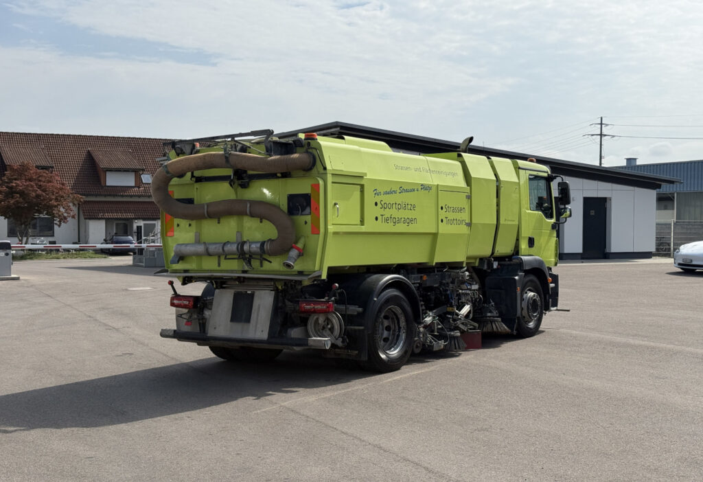 2013 MAN L2007 46.010 4x2 Kehrmaschine