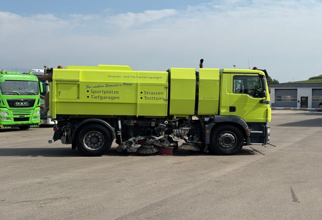 2013 MAN L2007 46.010 4×2 Kehrmaschine
