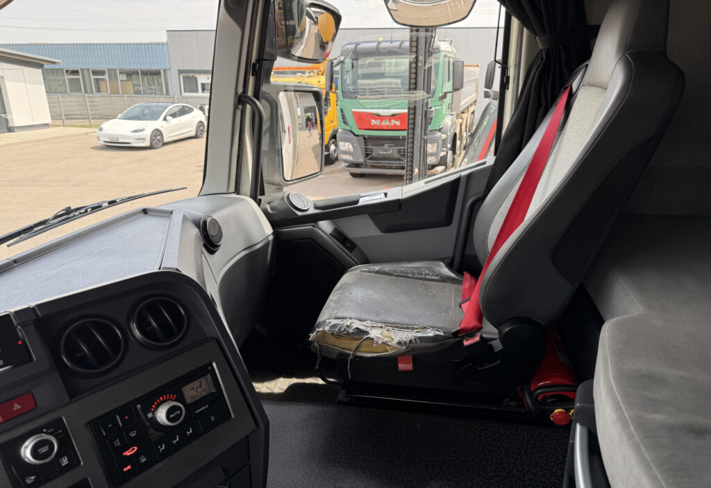 2014 Renault T430 4x2 Plane / HB